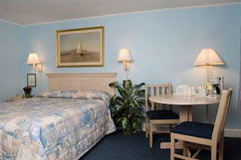 Seaside Inn ฟัลเมาท์ ภายนอก รูปภาพ